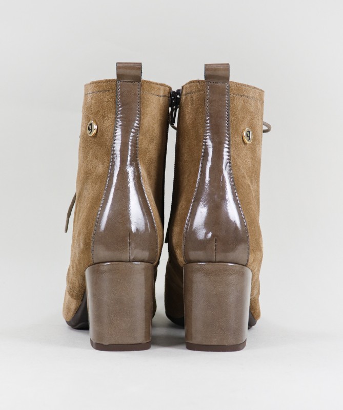 Botas Taupe de Senhora Ginova com Atacadores