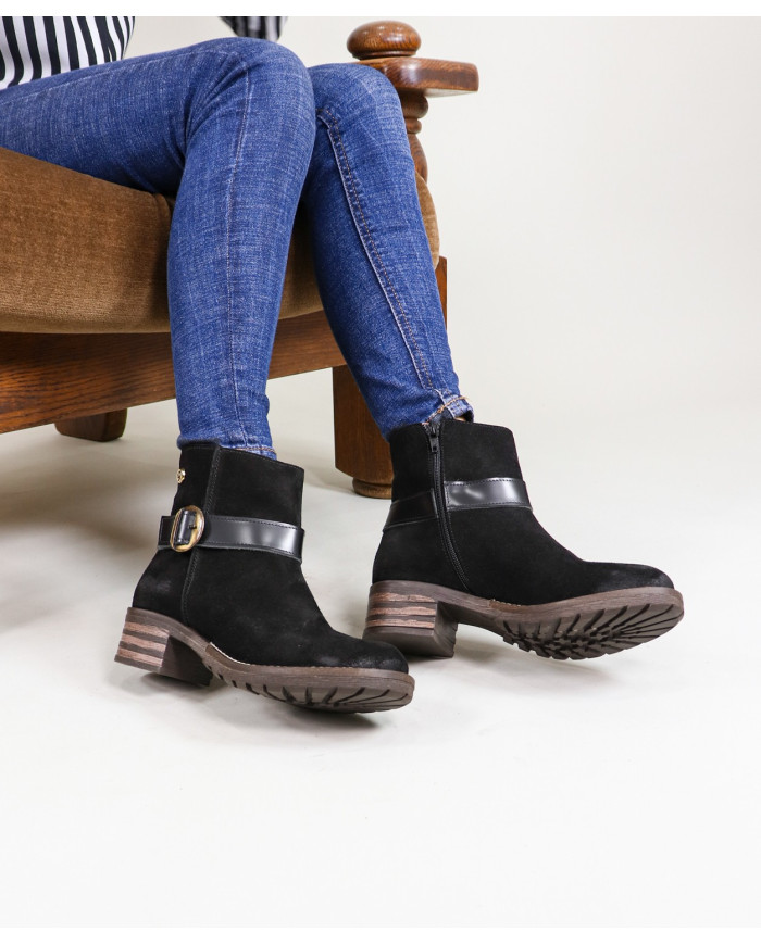 Black Boots of Lady Ginova with Fecho