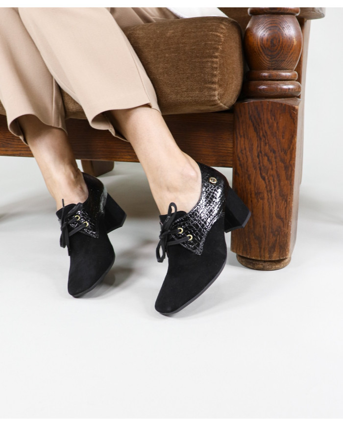 La señora Ginova Botas con Wholesalers