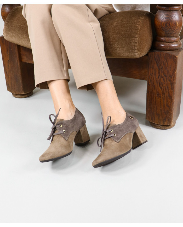 La señora Ginova Botas con Wholesalers