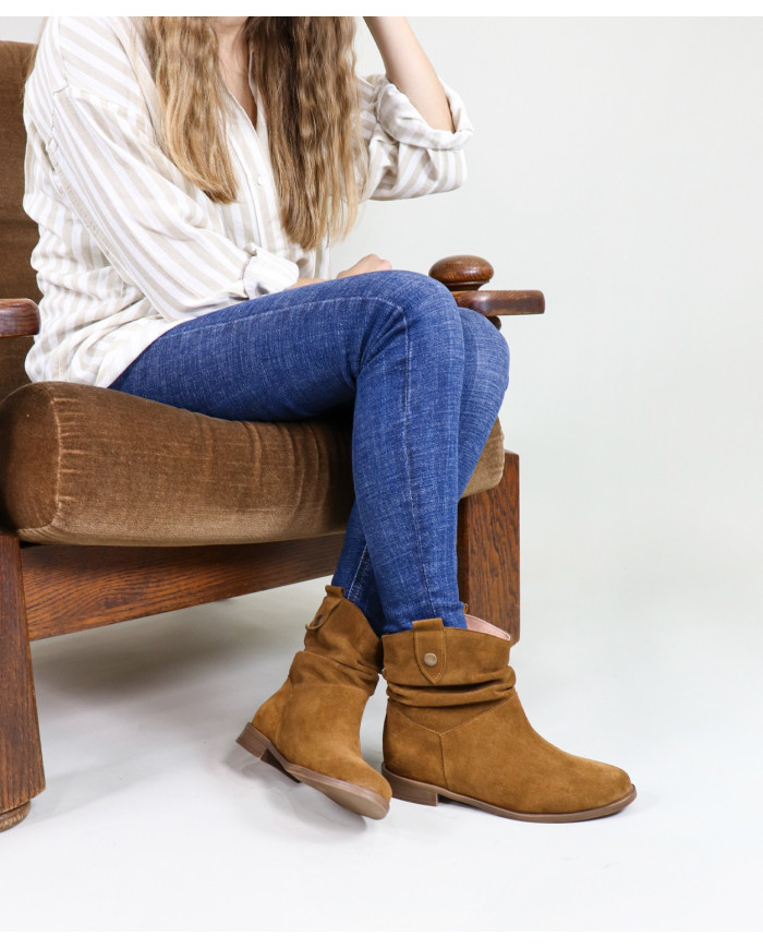 Ms. Ginova Boots with Pullers