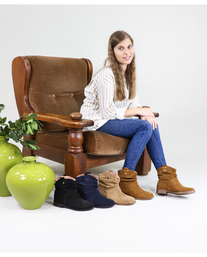 Ms. Ginova Boots with Pullers