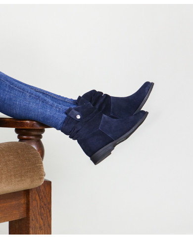 Ms. Ginova Boots with Pullers