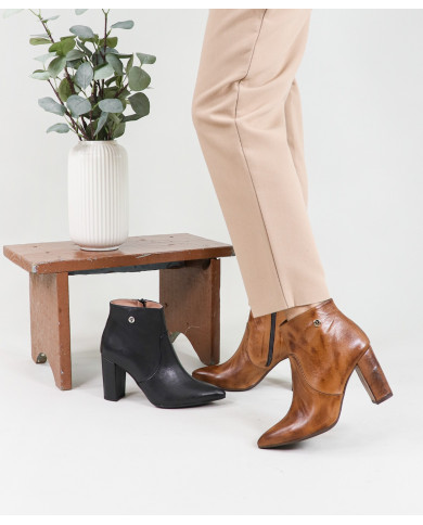 Maria Ginova Botas con Fecho