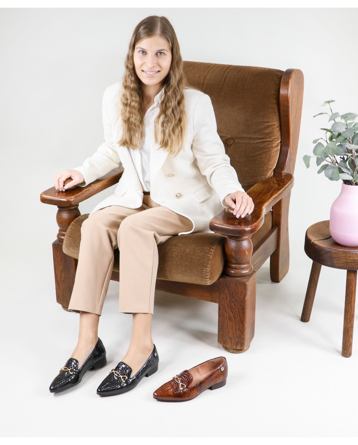 Zapatos Lady Ginova con aplique dorado