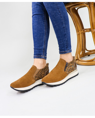 Lady Ginova shoes with Close on the Lateral