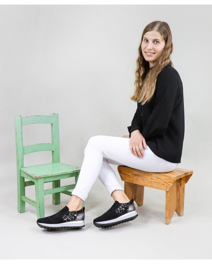 Lady Ginova shoes with Close on the Lateral