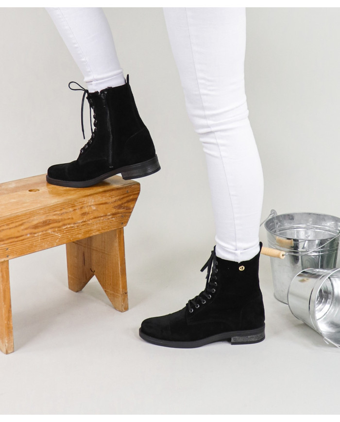 Women's Ginova Boots with Fabric Interior