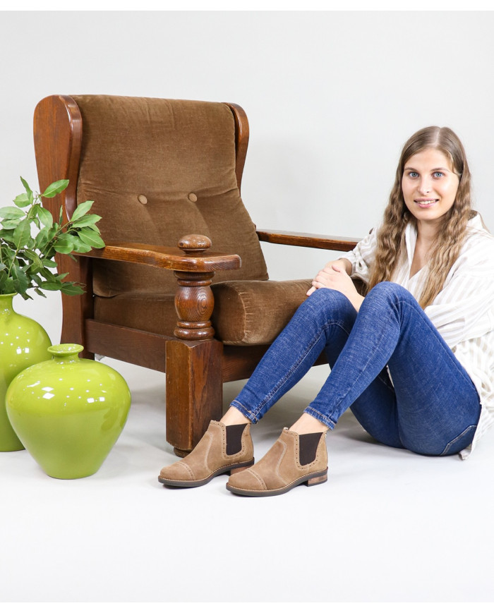 Ms. Ginova Boots with Seams