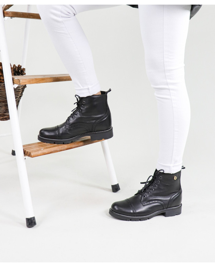 La señora Ginova Botas con Wholesalers