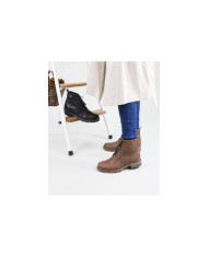 La señora Ginova Botas con Wholesalers