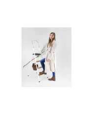 La señora Ginova Botas con Wholesalers