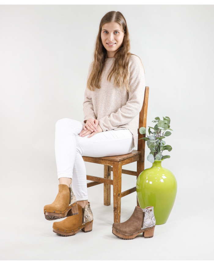 Women's Ginova Boots with Closes on the Laterals