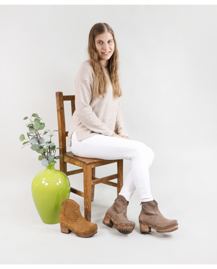 Botas de Senhora Ginova Perforated with Wood Sole