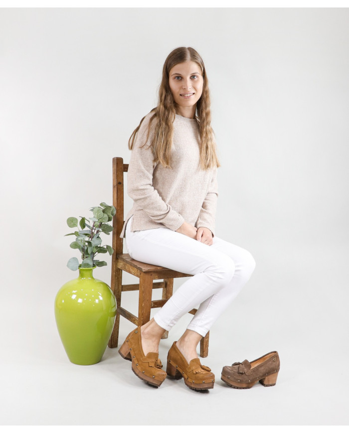 Lady Ginova Shoes on Wood Sole