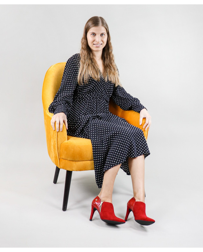 Ginova Women's Boots with Clasp