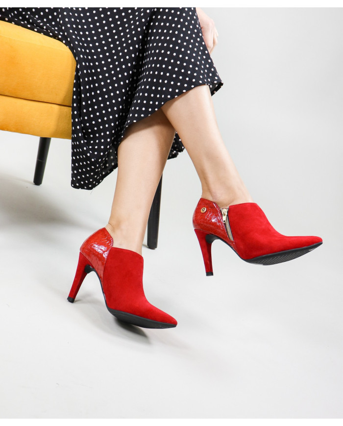 Ginova Women's Boots with Clasp