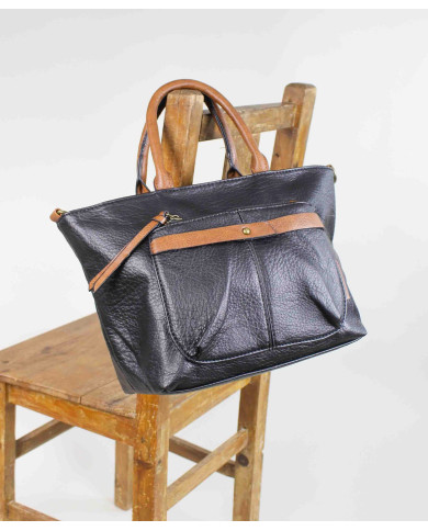 Mala Preta de Senhora com Bolso Frontal