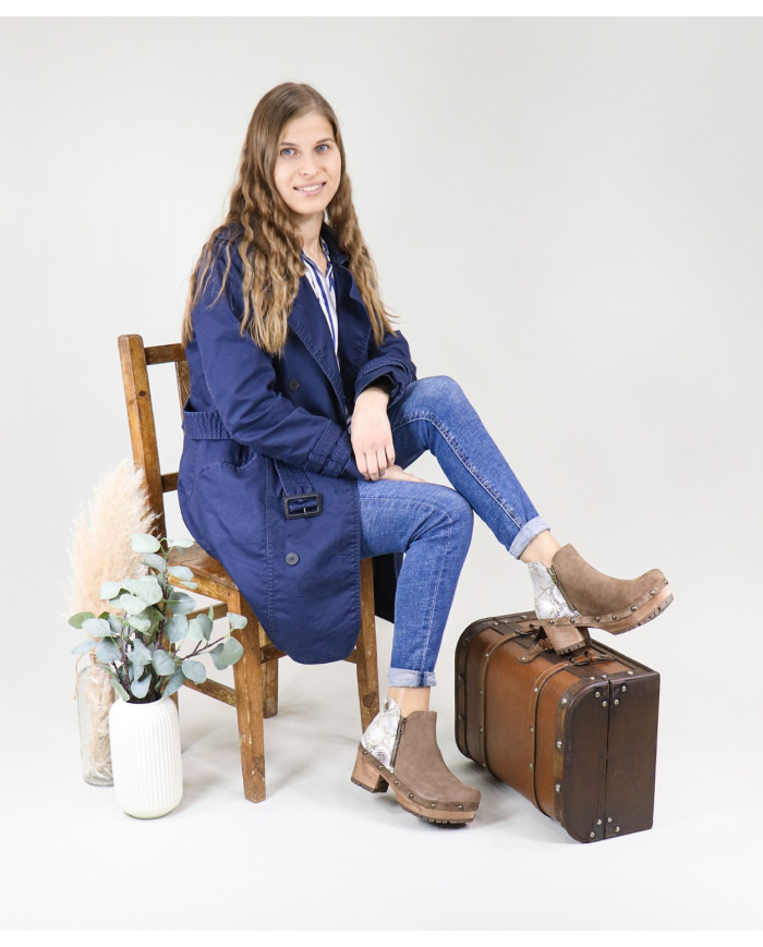 Women's Ginova Boots with Closes on the Laterals