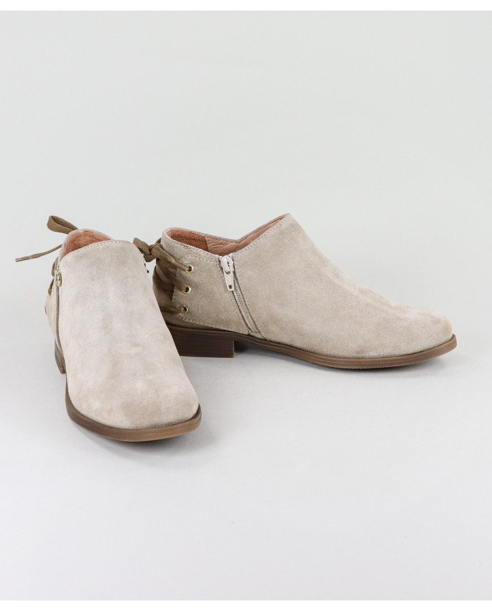 Botins Rasos Ginova com Atacadores Atrás