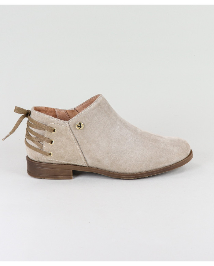 Botins Rasos Ginova com Atacadores Atrás