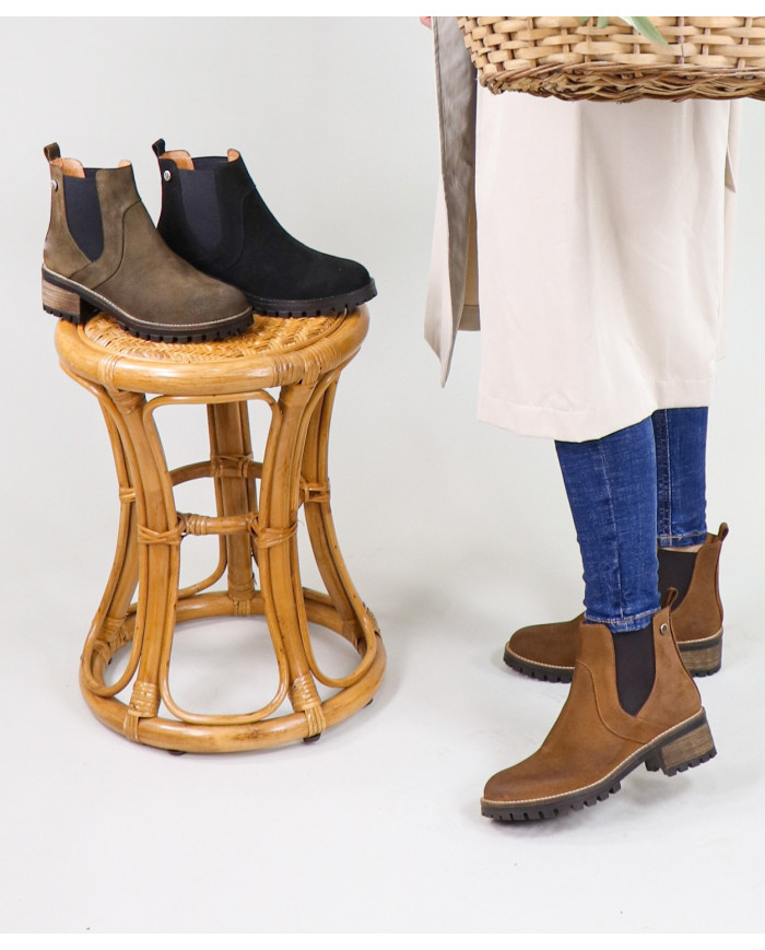 Ms. Ginova's Boots with Elastic in the Laterals