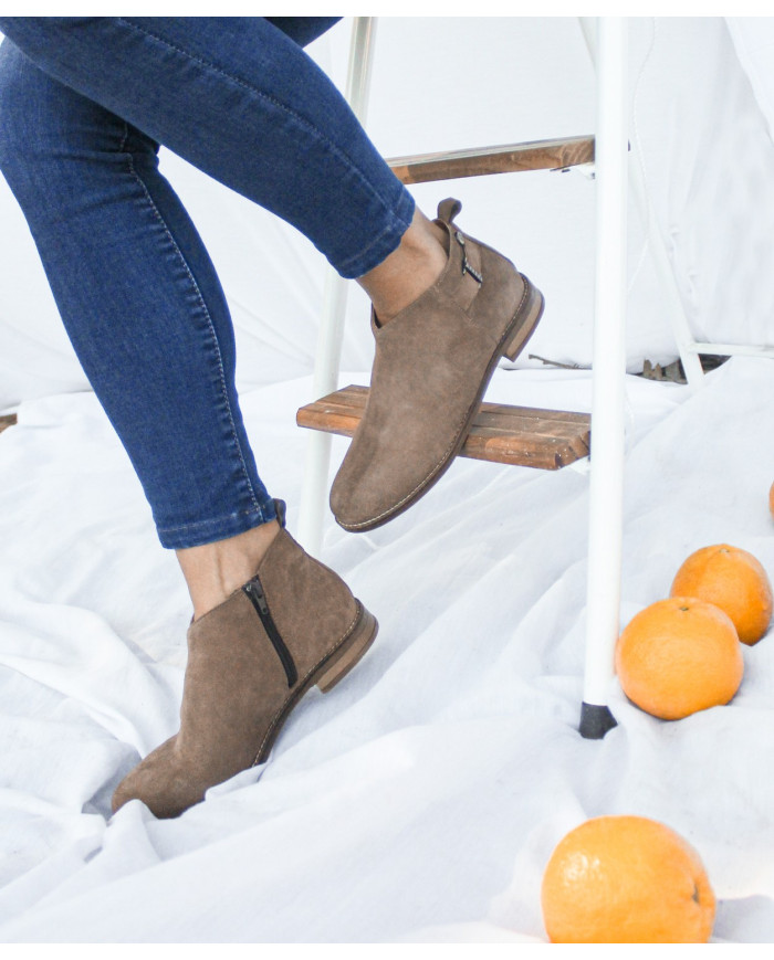 Lady Ginova Boots with Side Buckle