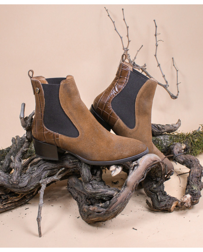 Ms. Ginova's Boots with Elastic in the Laterals