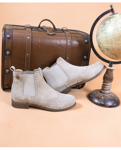 Madonna Ginova's Boots with Elastics on the Laterals