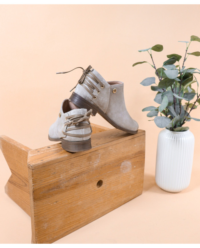 Ginova Rasas Boots with Wholesalers Back