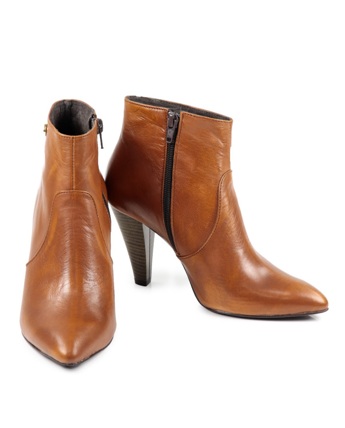 Camel Boots of Salto Alto Ginova in Skin