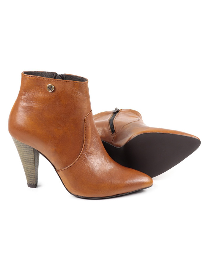 Camel Boots of Salto Alto Ginova in Skin