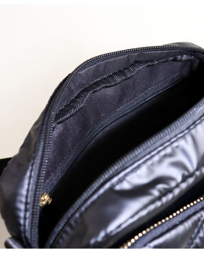 Paleta de hombro negro con bolsa frontal