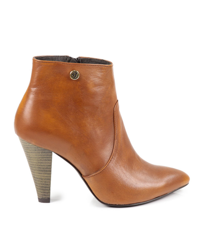 Botas Camel de Salto Alto Ginova em Pele