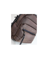 Mochila Brown con la Sra. Almofada Texture