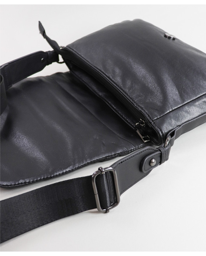 Black Case of Lady Tiracolo