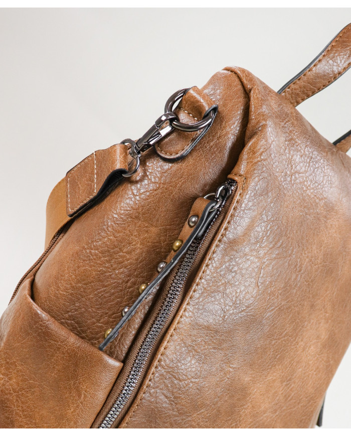 Mochila com Abertura Principal na Parte de Trás