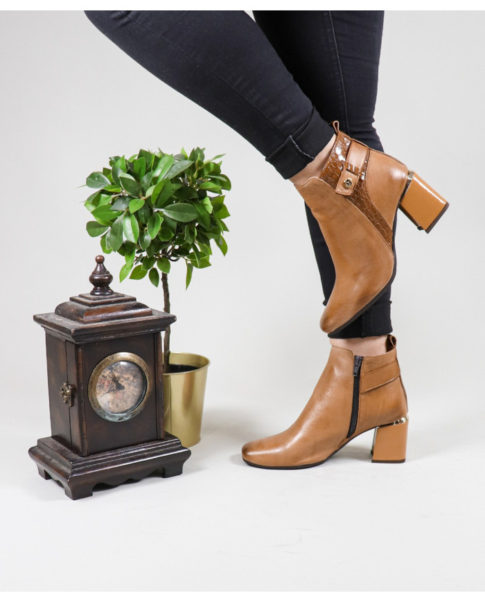 Maria Ginova boots with Tacão Decorated