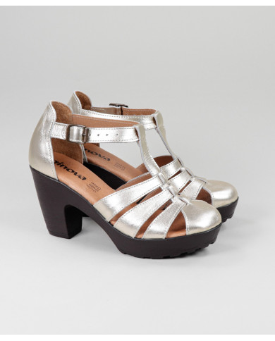 Sandals by Senhora Ginova in Camurça