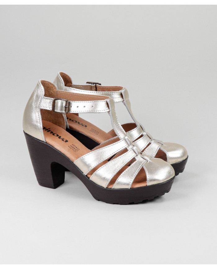 Sandals by Senhora Ginova in Camurça