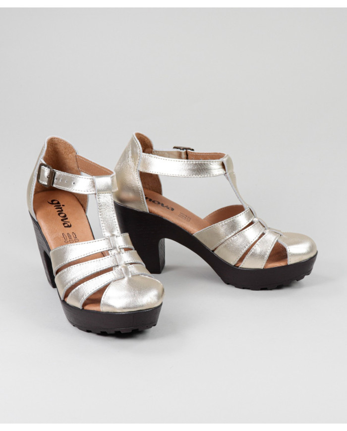 Sandals by Senhora Ginova in Camurça