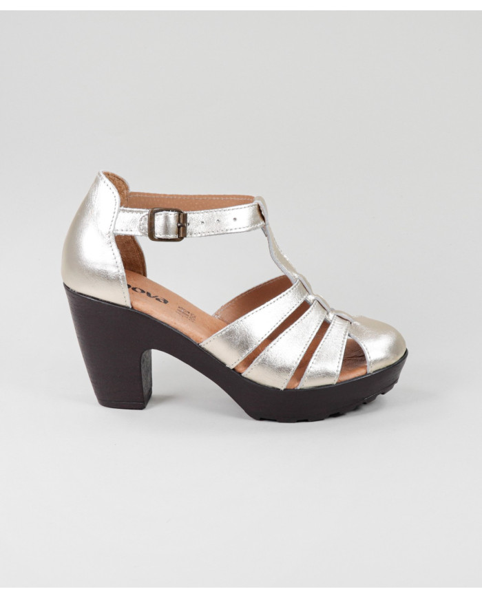 Sandals by Senhora Ginova in Camurça