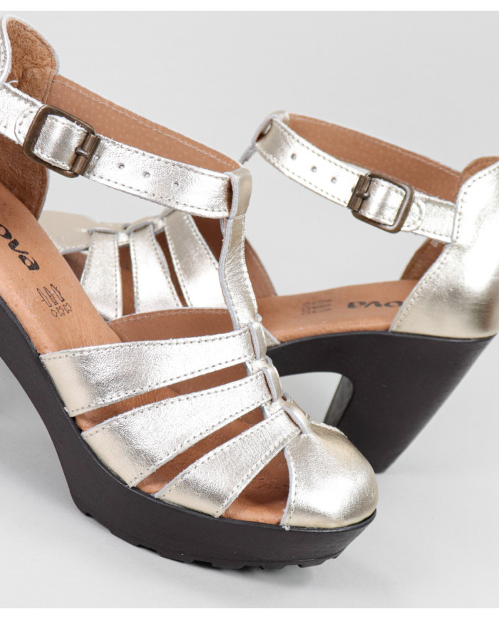 Sandals by Senhora Ginova in Camurça