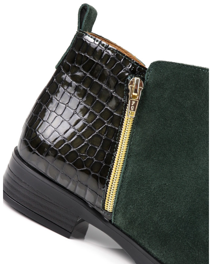 Green Bottom of Senhora Ginova in Croco