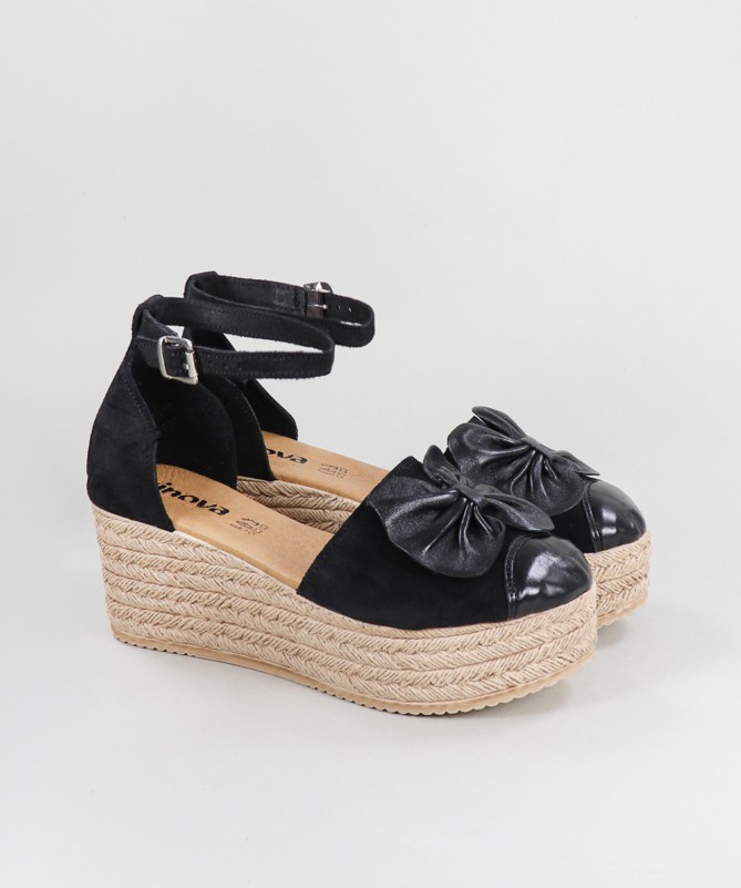Ginova Lady Sandals with Lace