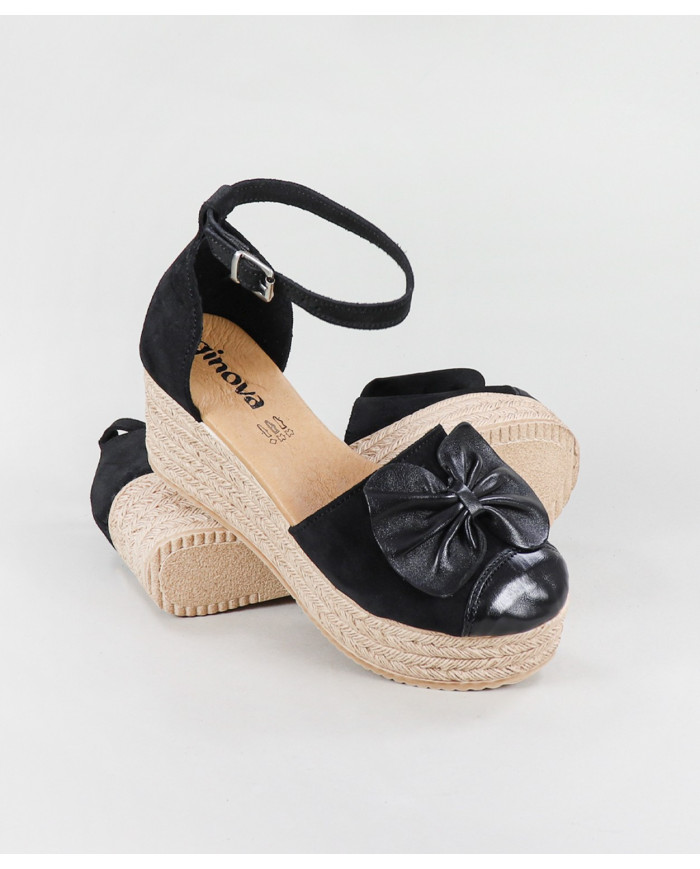 Sandals by Senhora Ginova with Laço