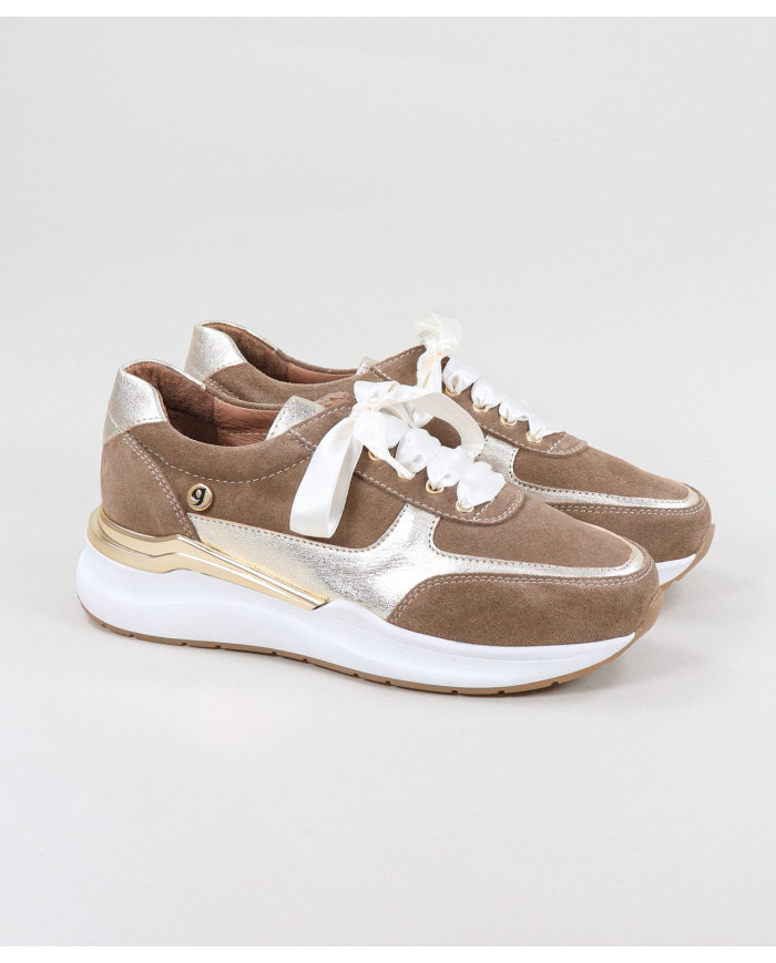 Zapatos de Mujer Ginova con Detalle Dorado