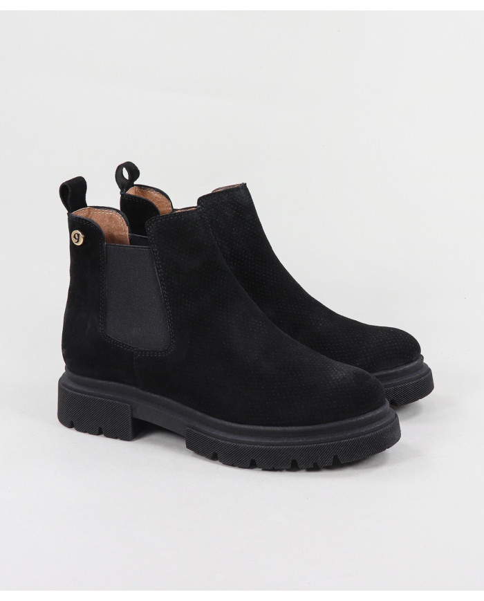 Ms. Ginova's Boots with Elastic in the Laterals