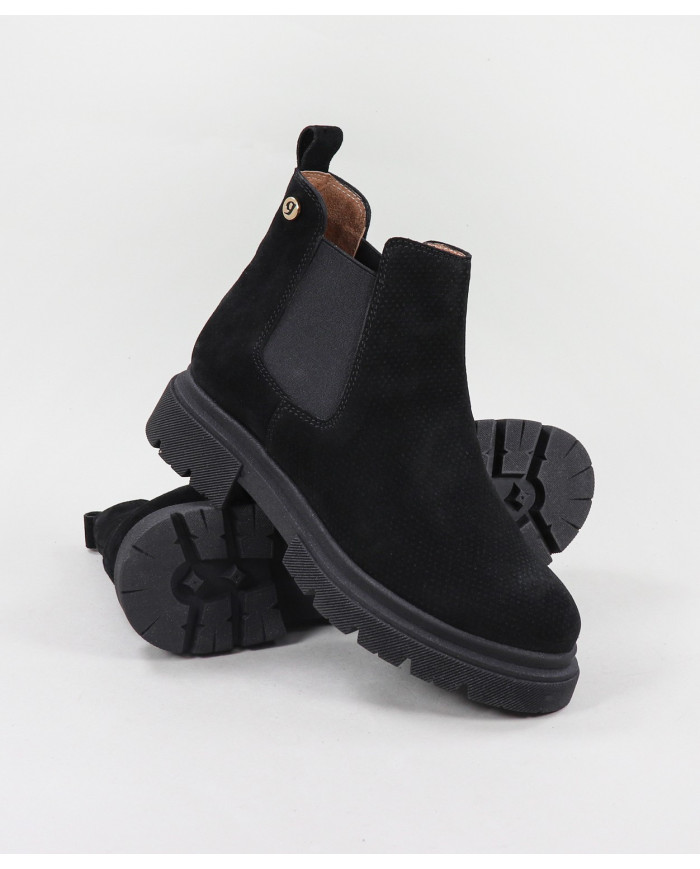 Ms. Ginova's Boots with Elastic in the Laterals