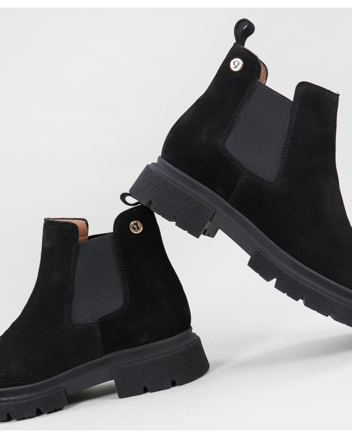 Ms. Ginova's Boots with Elastic in the Laterals